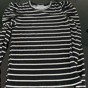 Black and white Zara T-shirt with puff sleeve